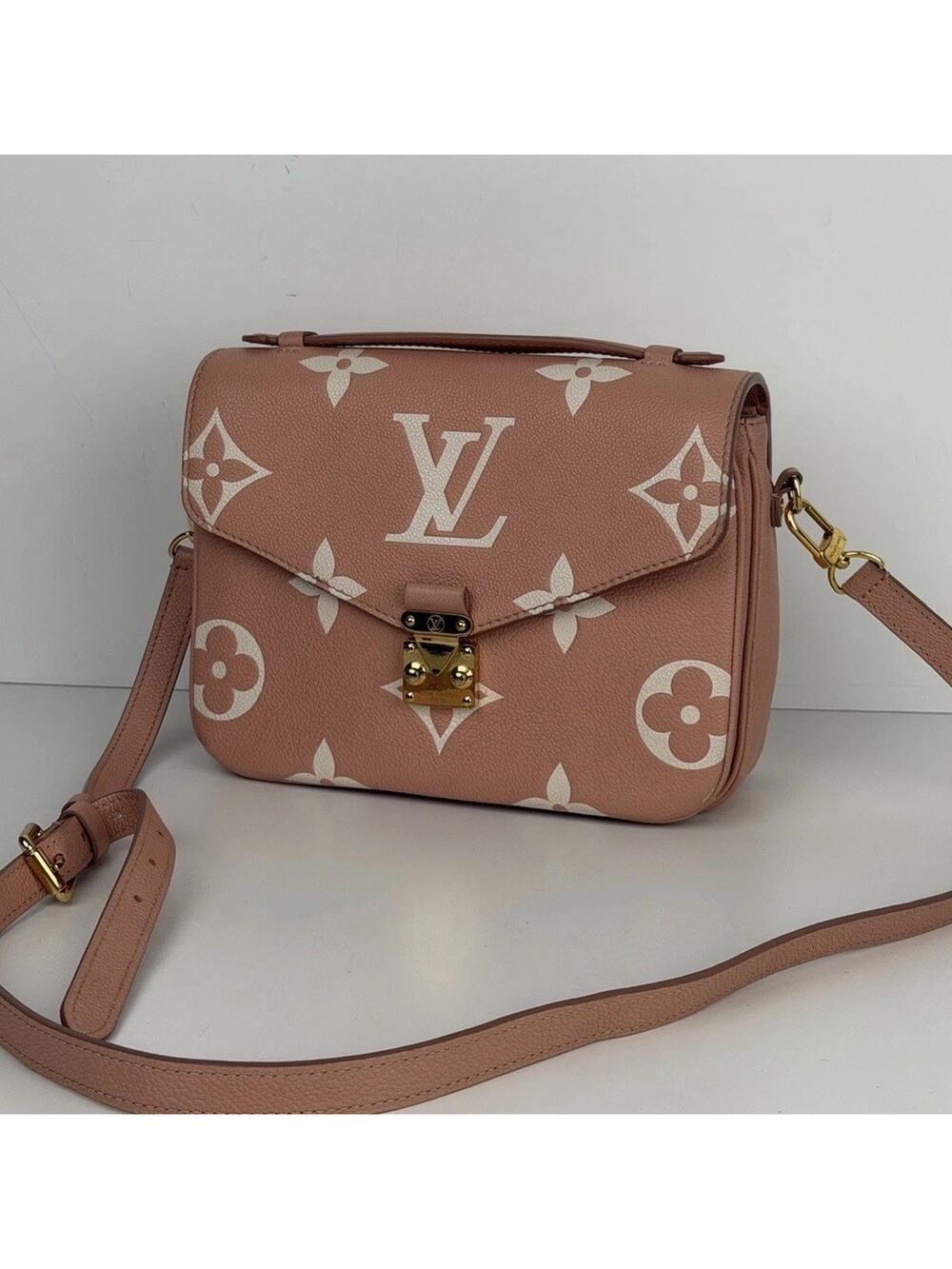 Louis Vuitton Pochette Metis Bicolor Rose Trianon & Cream Shoulder Bag NFC E2